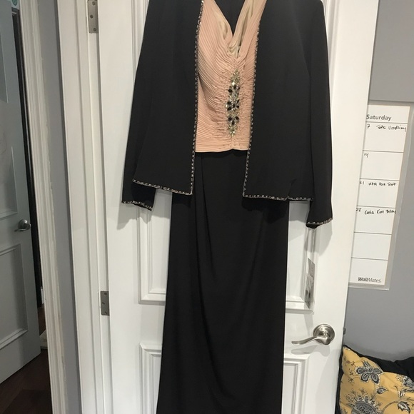 Mongtage formal gown. - Picture 2 of 8